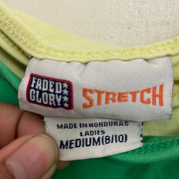 ✨Donated✨ 💝5/$25💝 Tank top with Sports bra - Picture 4 of 5